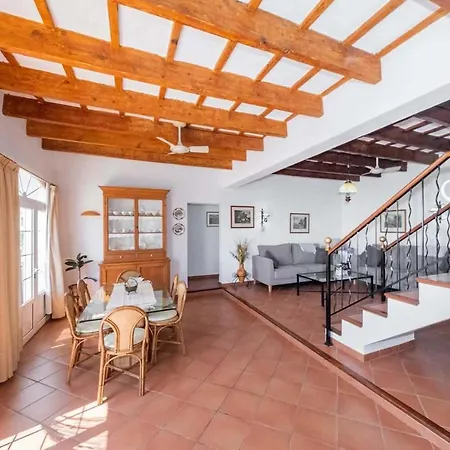 Llucasaldent Menor Villa *
