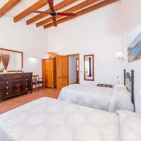 Llucasaldent Menor Villa