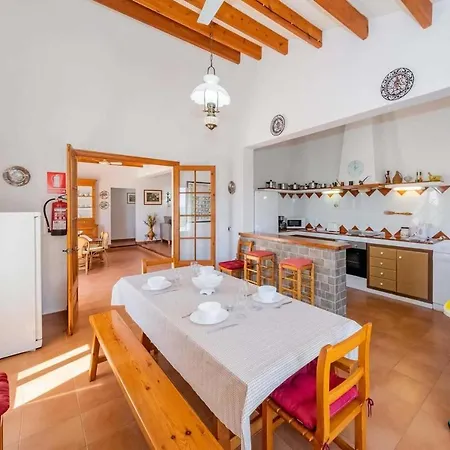 Llucasaldent Menor Villa
