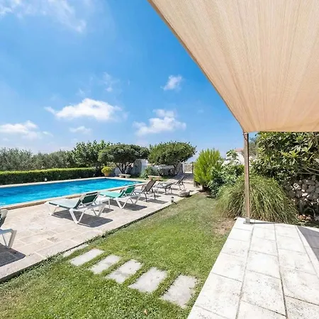 Llucasaldent Menor Villa